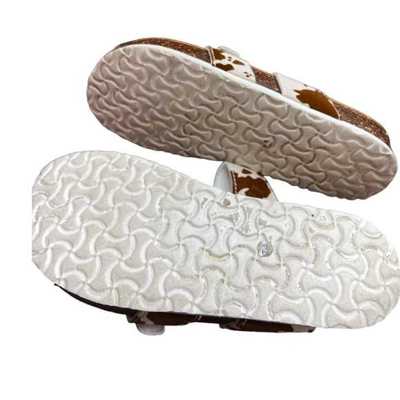 Sz7M Aloha Island Cow Print Sandals - Picture 5 of 5
